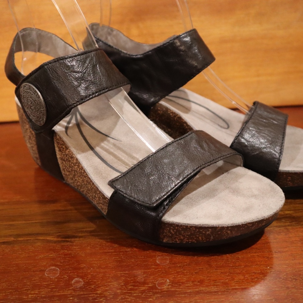 Abeo BIO Una Wedge Sandal Black Leather Women's 10N Cork Detail Adjustable Strap